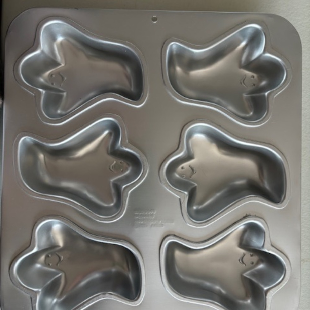 Wilton Ghosts Pan